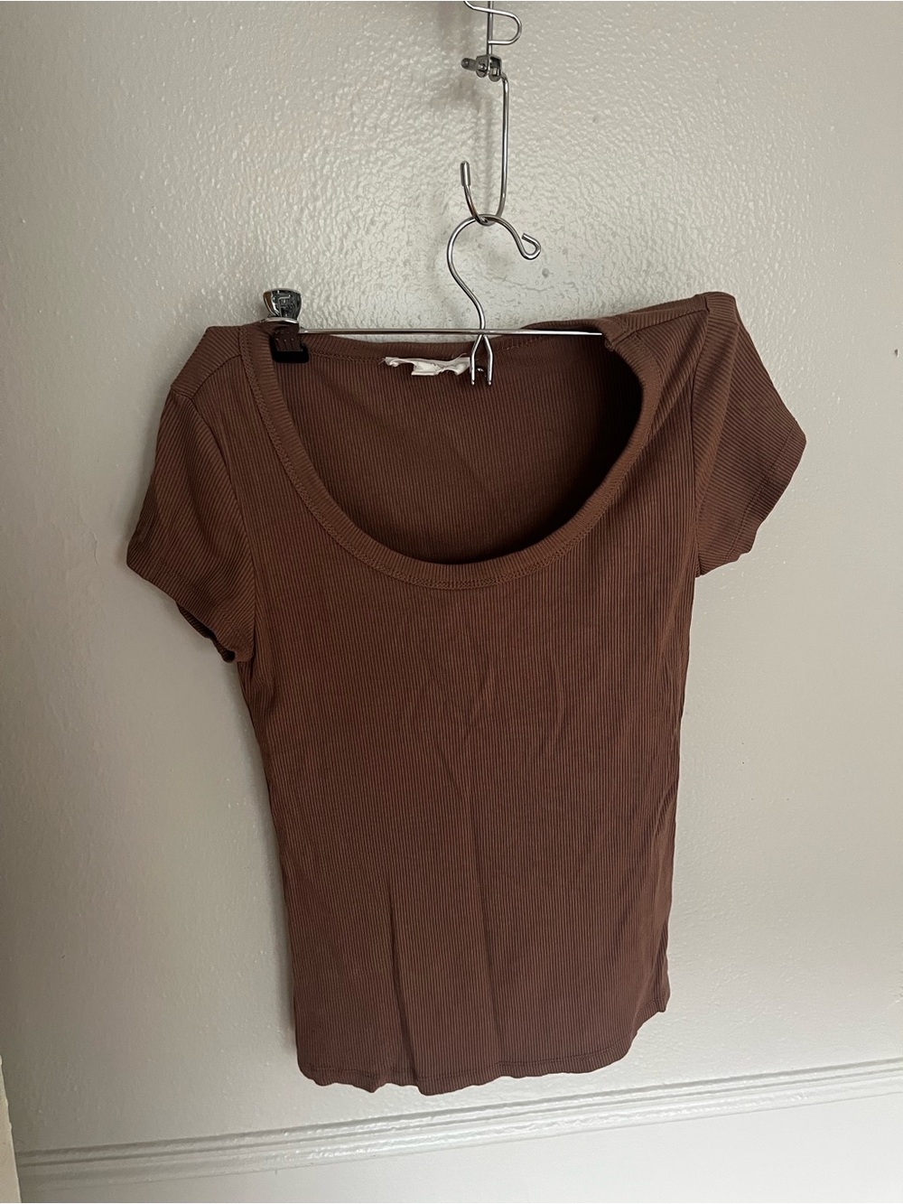 Pink Rose Scoop Neck Ribbed Short Sleeve Top - Brown